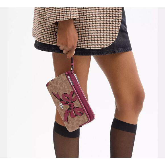 🎁 Coach Double Zip Wallet In Signature Canvas With Bow Print - Picture 2 of 9